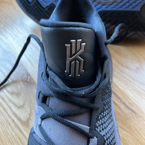 Authentic Men’s Nike Kyrie Sneakers. Black/Gray. Size 11.5. - Picture 3 of 7